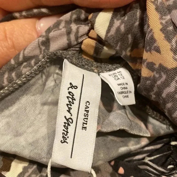 - Capsule &Other Stories turtleneck geometric print blouse - Picture 7 of 13